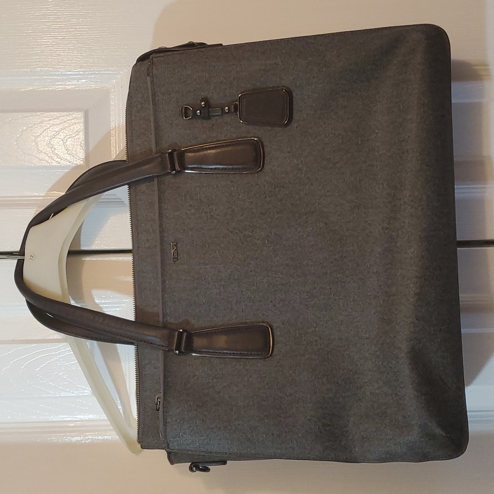 💰IM A BOSS!💼TUMI BRIEFCASE LAPTOP BAG. Buy me. Make an offer.